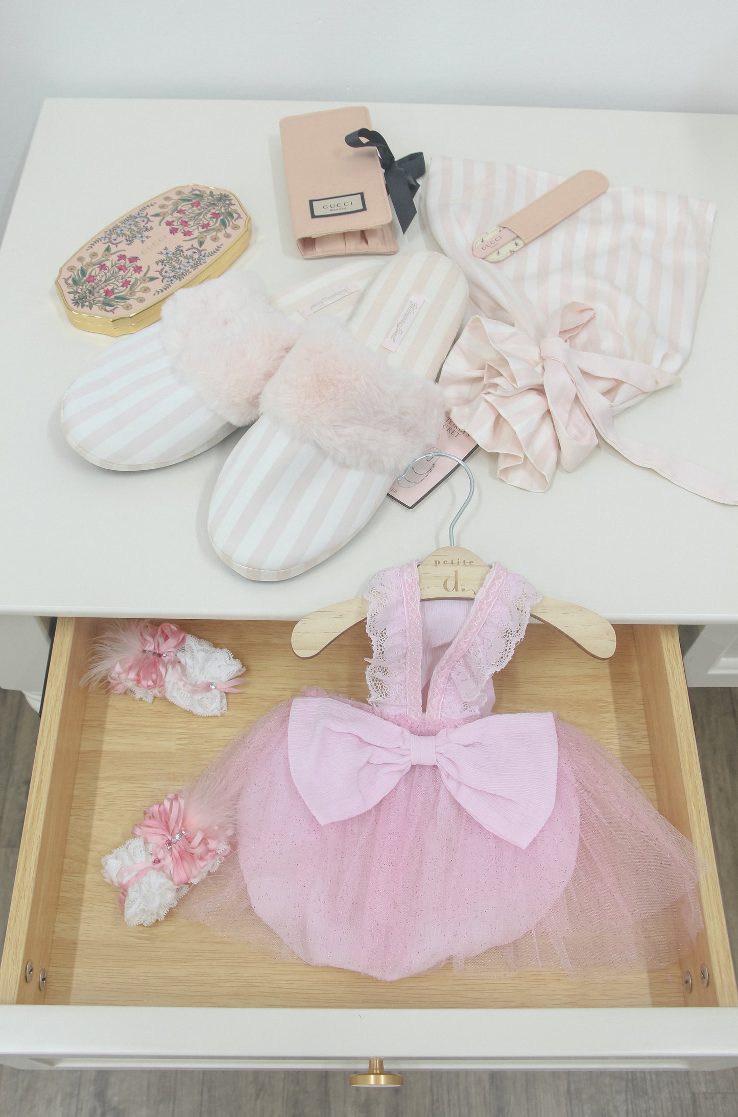 odette swan hairpin/brooch