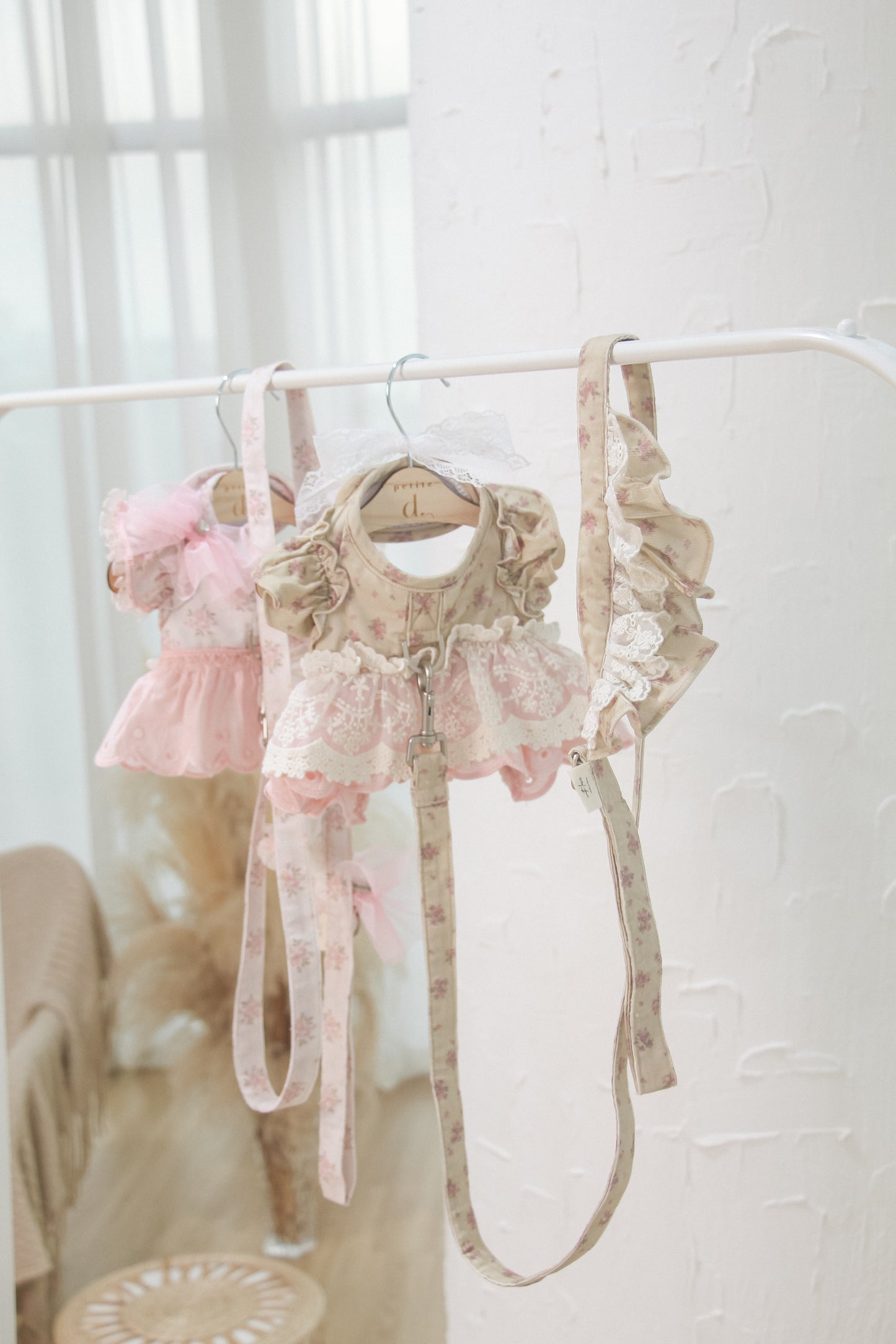 juliet leash (version 1 – beige)